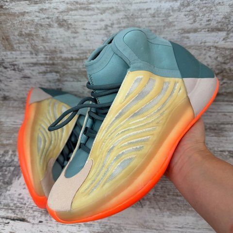 Adidas Yeezy QNTM Hi-Res 6r фото